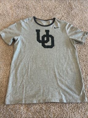 Oregon Ducks Nike Gray Short-Sleeve Crew Tee with U of O graphic